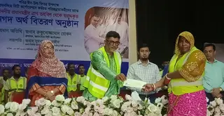 মসিকের পরিছন্নতাকর্মীদের মাঝে প্রধানমন্ত্রীর ঈদ উপহার